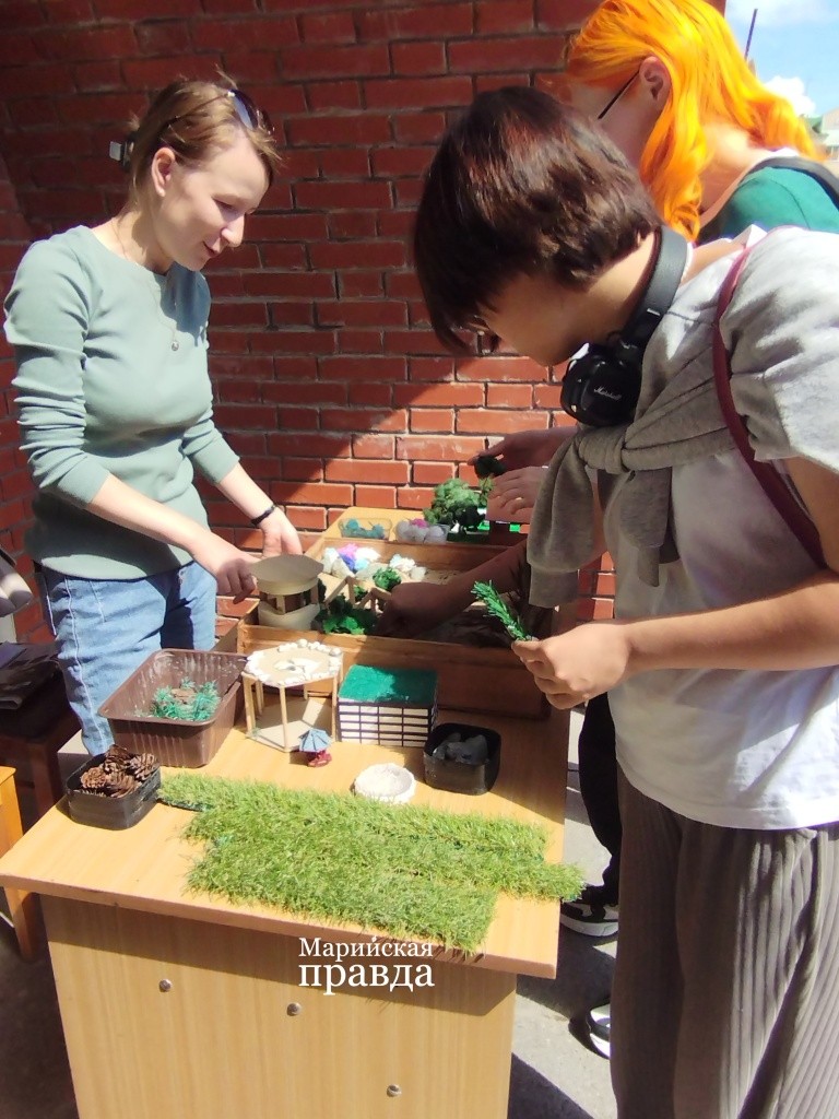 На ярмарке можно найти все, что нравится. (Фото Натальи Кулишовой/"Марийская правда"). На ярмарке можно найти все, что нравится. (Фото Натальи Кулишовой/"Марийская правда").