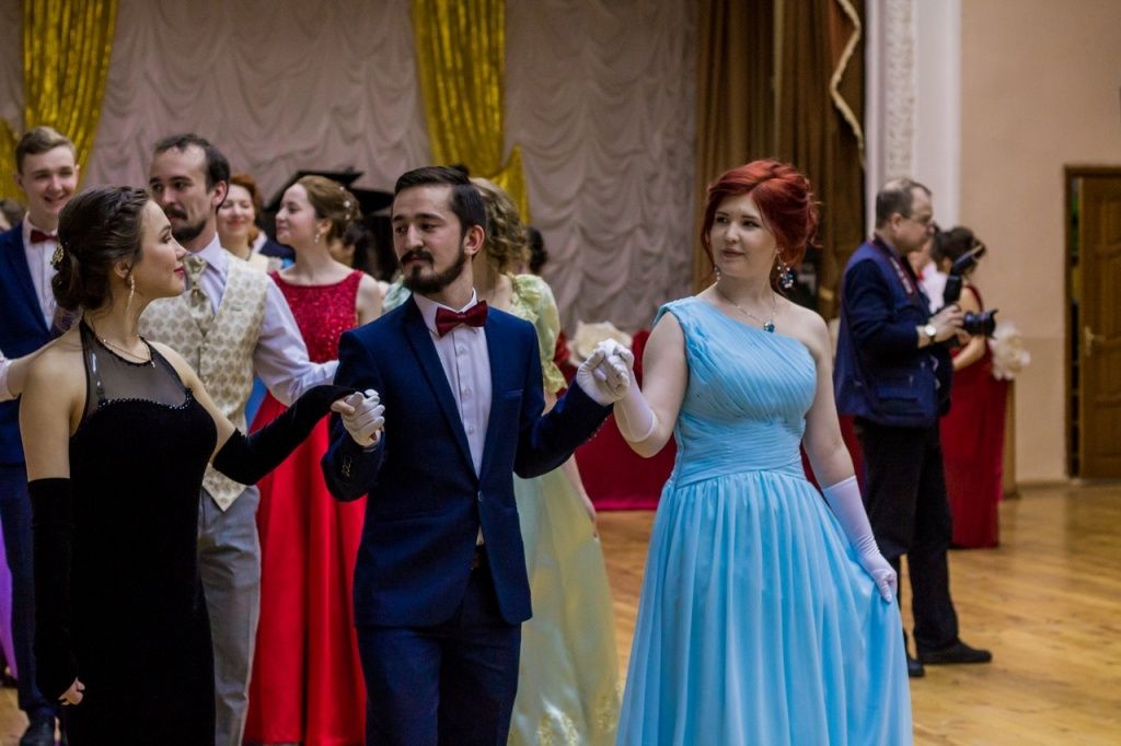 Благодаря Истфиловскому балу многие нашли себе новых друзей Благодаря Истфиловскому балу многие нашли себе новых друзей