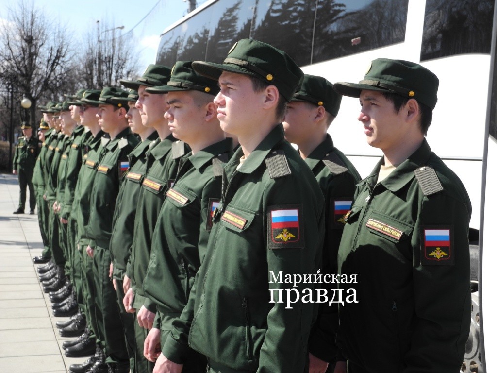 В воинскую часть призывники приедут уже в военной форме. (Фото Натальи Кулишовой/"Марийская правда"). В воинскую часть призывники приедут уже в военной форме. (Фото Натальи Кулишовой/"Марийская правда").