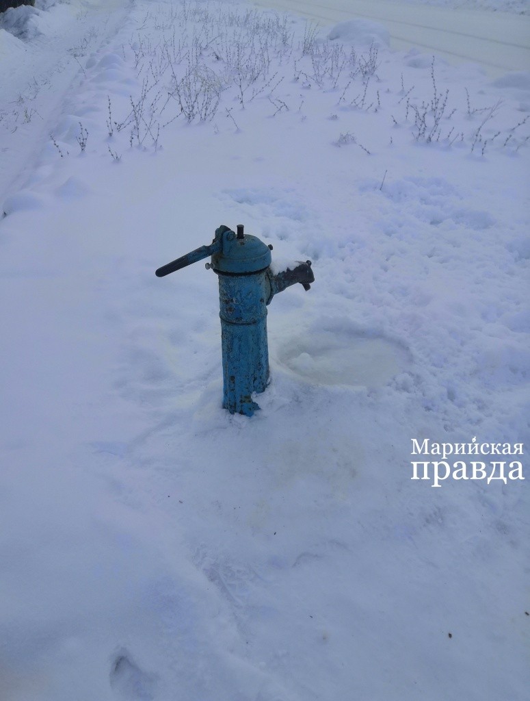 Вот этой колонкой на улице Лермонтова пользуется всего один человек. Вот этой колонкой на улице Лермонтова пользуется всего один человек..jpg