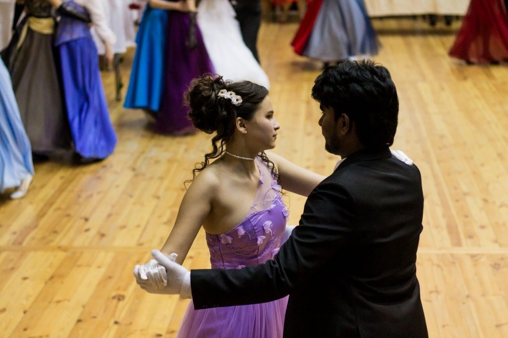 Бал посетили свыше сотни человек Бал посетили свыше сотни человек