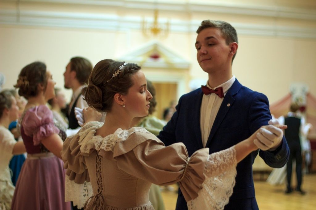 На Истфиловском балу На Истфиловском балу