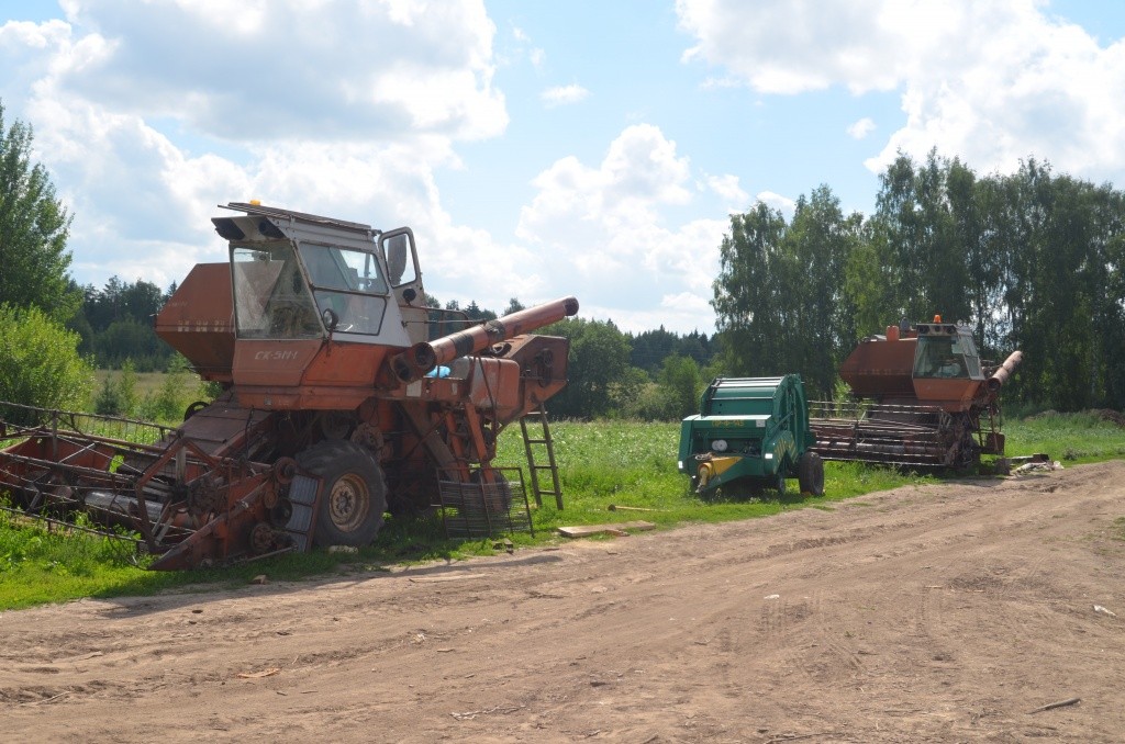 Теперь в крестьянско-фермерском хозяйстве три зерноуборочных комбайна Нива.jpg