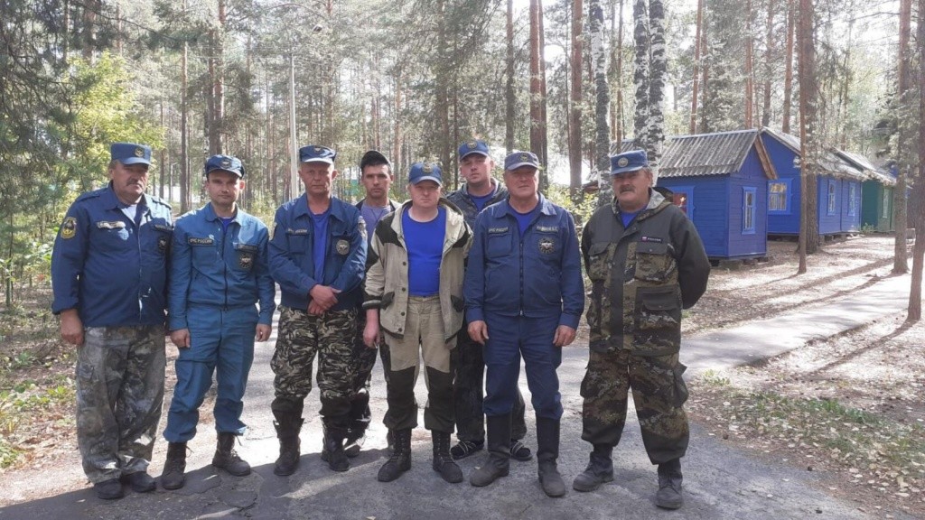 Команда куженерских огнеборцев, прнимавших участие в тушении лесного пожара. Команда куженерских огнеборцев, прнимавших участие в тушении лесного пожара.jpg