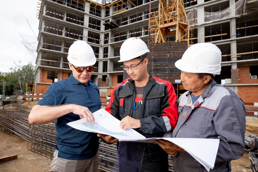 Закиров с проектом.jpg