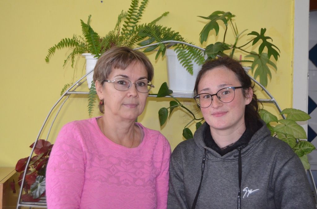 Ольга Витальевна вместе со своей опытной коллегой Ларисой Кальсиной.JPG