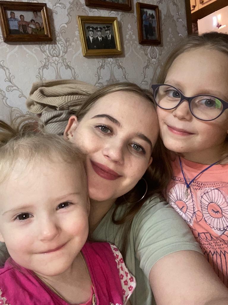 Инна стала средней дочкой между старшей Александрой и младшей Настенькой. (Фото предоставлено Натальей Поляковой).