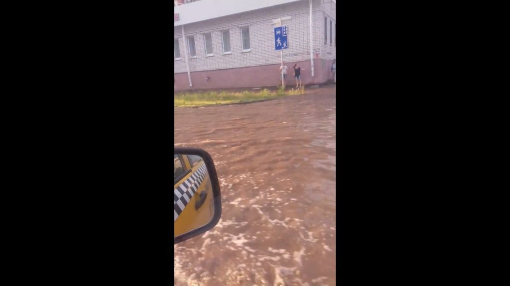 Наводнение. Кадр из видео в группе «Жесть © Йошкар - Ола © ДП © НОВОСТИ» 