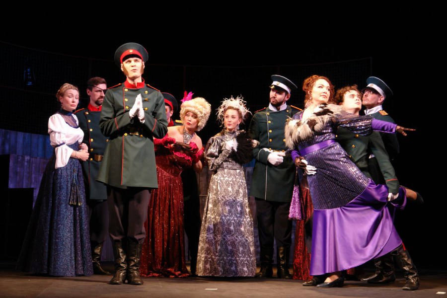 Сцена из спектакля Поединок. Фото предоставлено русским театром из Чебоксар..jpg