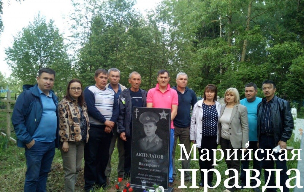 Вот этот памятник друзья поставили на могиле Леонида..jpg