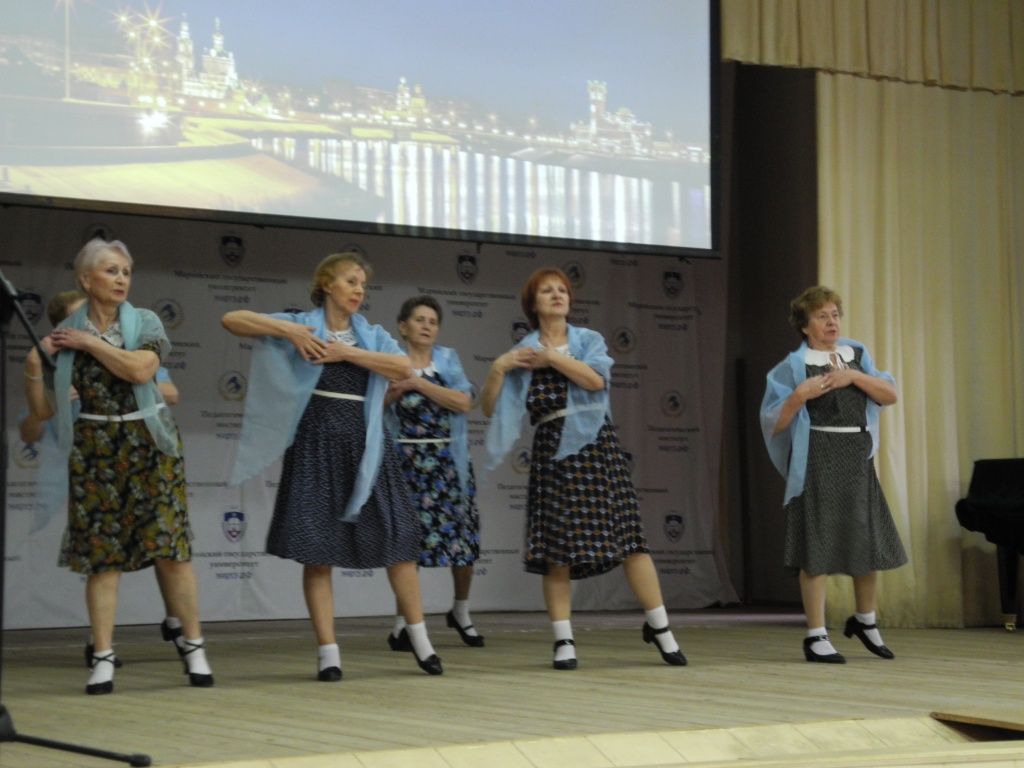 На сцене - Ижевск. (Фото Натальи Кулишовой).