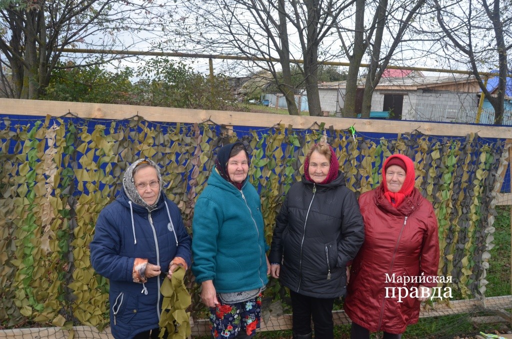 Волонтеры из Токтайбеляка вяжут сети прямо на улице1.jpg