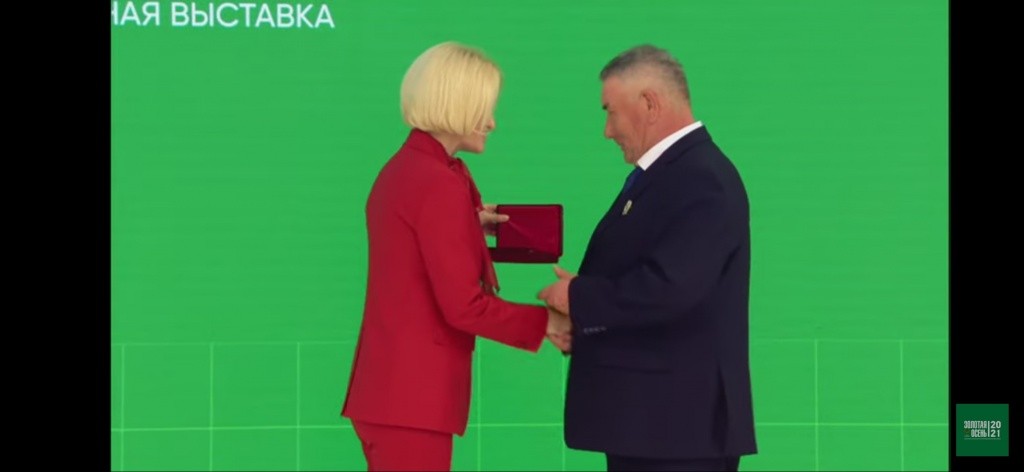 Высокую награду вручили Антипину в Москве. (Фото предоставлено АО ПЗ "Шойбулакский").