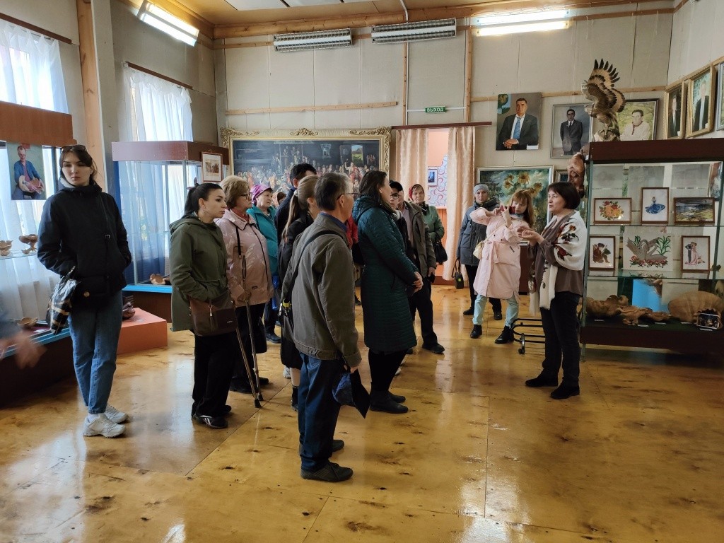 Практически все инвалиды из МРО ВОИ впервые оказались в музеях Моркинского района. (Фото предоставлены МРО ВОИ).