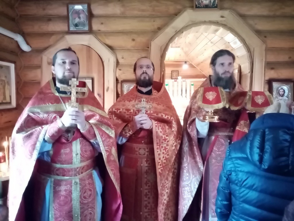 На праздничную службу собрались священники со всей округе. (Фото Натальи Кулишовой). На праздничную службу собрались священники со всей округе. (Фото Натальи Кулишовой).