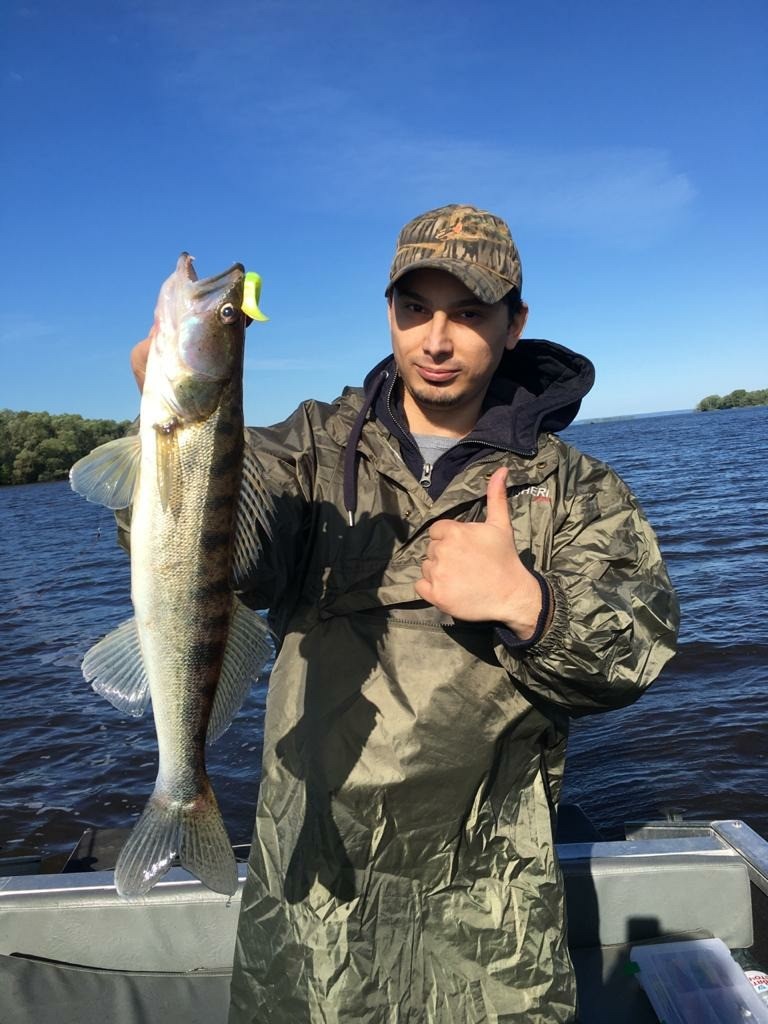 Не только хирург от Бога, но и знатный рыбак. Фото предоставлено Эмилем Халиуллиным.jpg