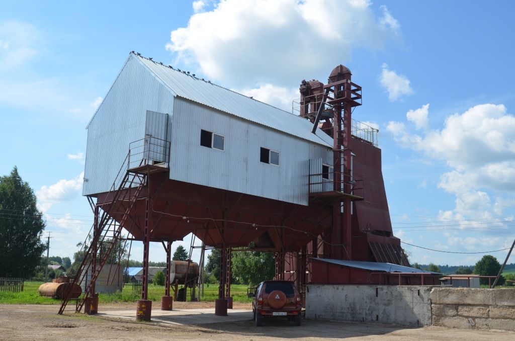 Зерносушильный комплекс, который пару лет назад прошел через капитальбную реконструкцию, должен справиться с нагрузкой.JPG