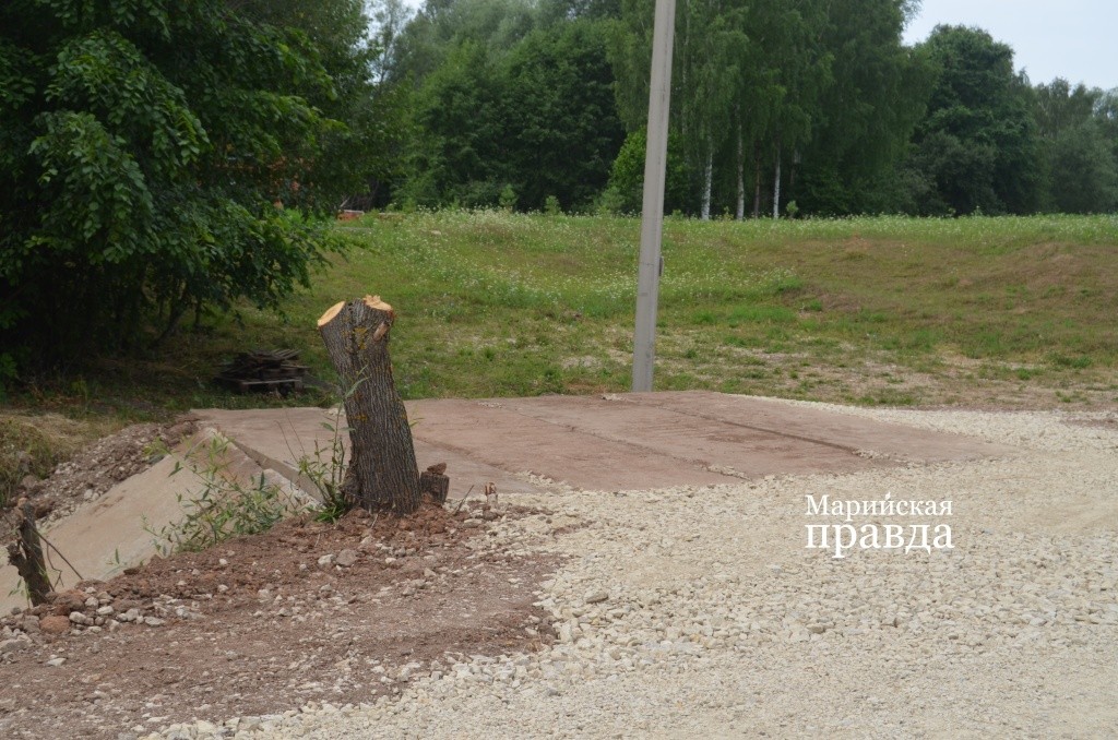 Заодно из плит устроили противопожарный пирс для забора воды..jpg