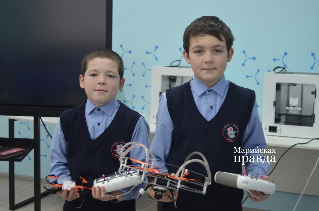 Главные школьные звезды Артем и Максим Васильевы.jpg