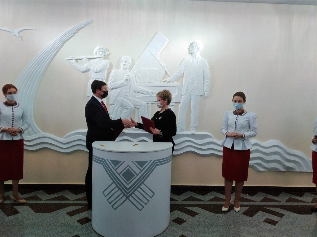 Подписание соглашения о сотрудничестве между двумя министерствами республики. Фото Марины Оленевой.jpg