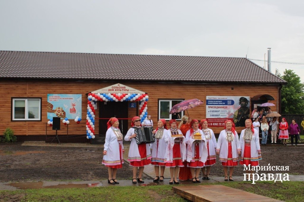 Торжественное открытие нового здания Дома культуры проводили под проливным дождем 1.jpg