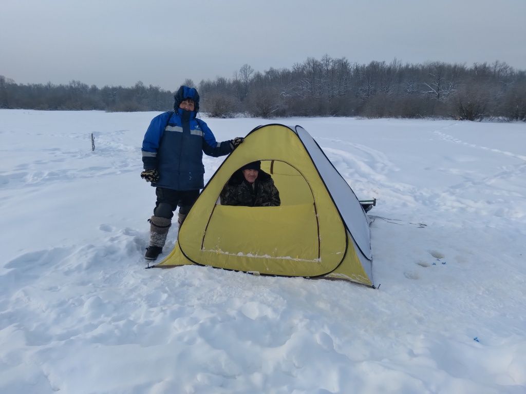 Призеры соревнований - опытные рыбаки. (Фото предоставлено Еленой Матвеевой).