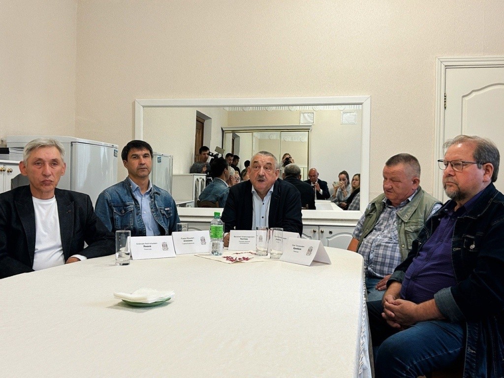 Режиссеры, работающие над новыми постановками, подробно рассказали собравшимся о будущих премьерах. Фото предоставлено театром им. Шкетана..jpg