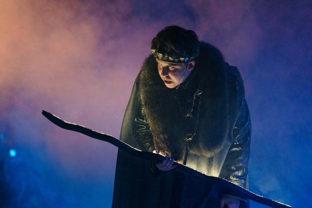 Обезумевший от ревности король Леонт (артист Ярослав Ефремов).jpg Обезумевший от ревности король Леонт (артист Ярослав Ефремов).jpg