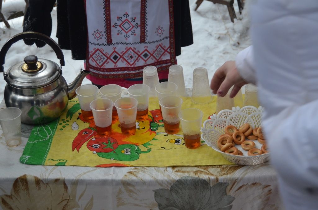 На маршруте можно подкрепиться горячим чаем на травках и баранками.JPG