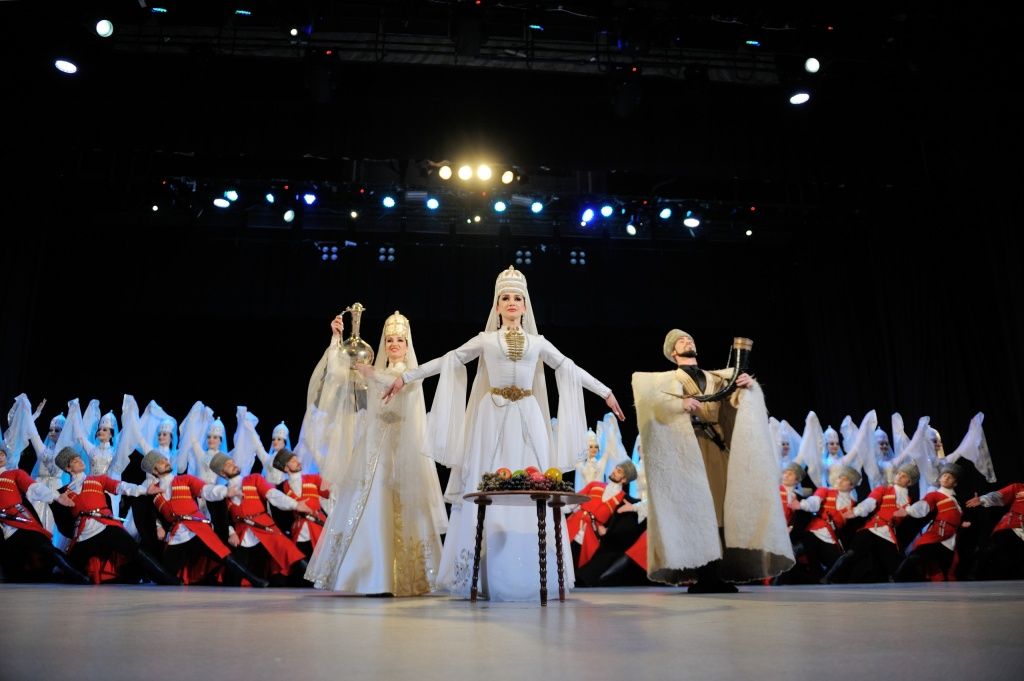 Ансамбль народнго танца Нальмэс. Республика Адыгея. фото предоставлено Маргосфилармонией.jpg