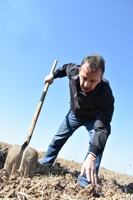Юрий Сидыганов проверяет посадки.JPG