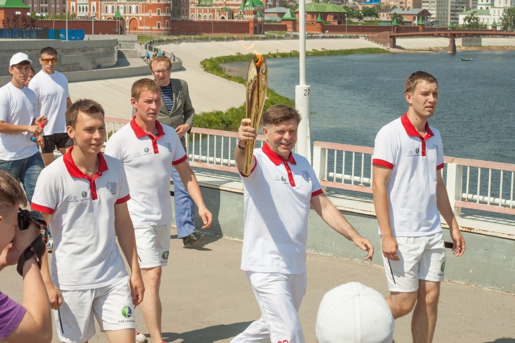 с факелом Универсиады 2013.jpg