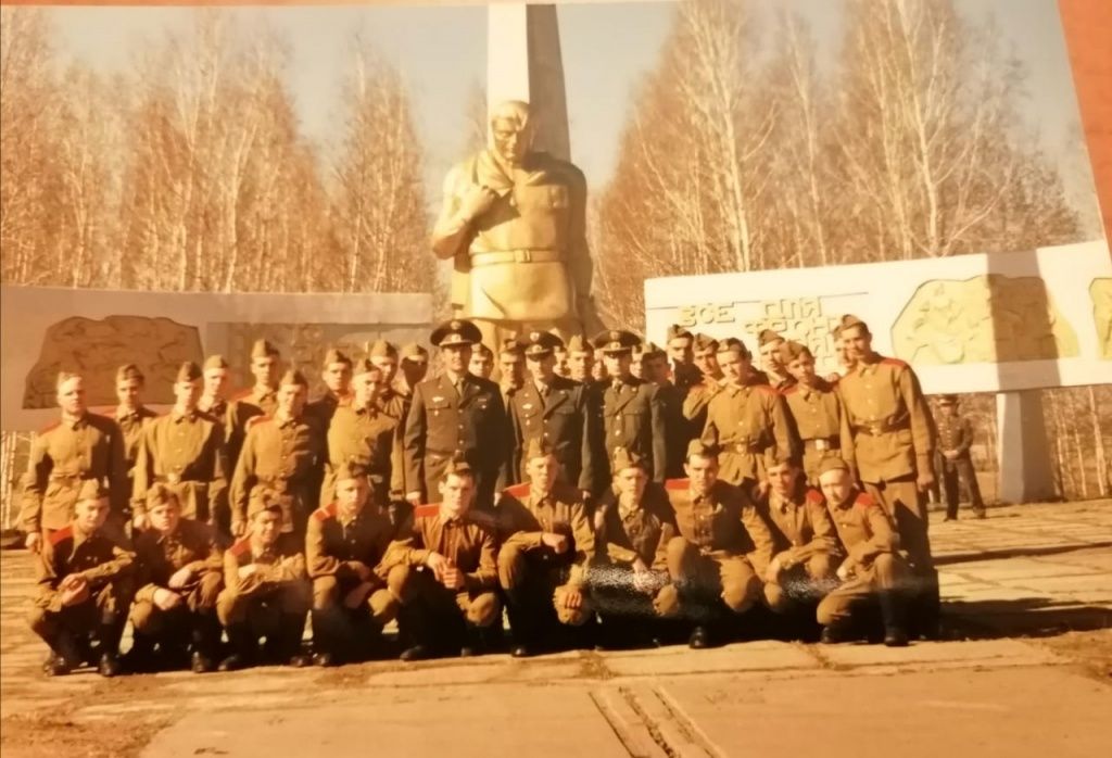 Армия, действительно, школа жизни. (Фото из архива Юрия Аксенова).