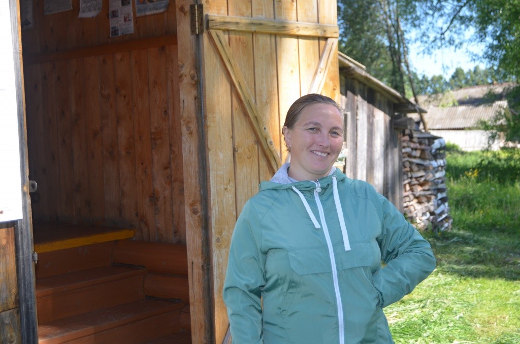 Глава администрации поселения Алина Тобекова довольна результатом.JPG