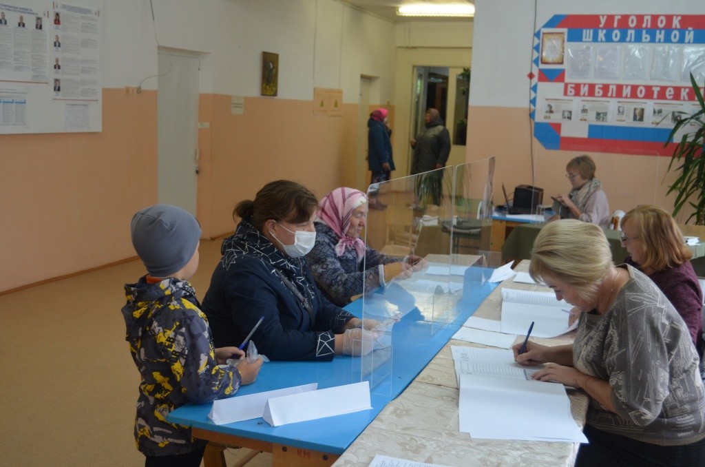 Избирательный участок находится на первом этаже Конганурской средней школы (2).jpg