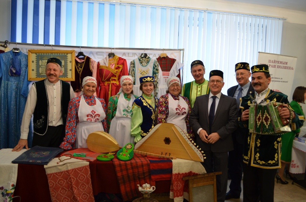 Первый заместитель Председателя Правительства РМЭ Михаил Васютин всегда в курсе жизни татарского центра. (Фото предоставлено Ильгисом Гайсиным).