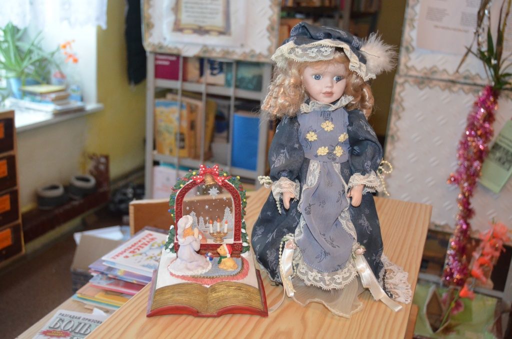 Неожиданный подарок от дарьи Поздняковой кукла и оригинальная статуэтка.JPG