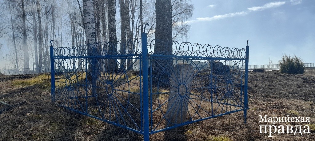 Найденные захоронения Раис Салихов пытается даже огораживать.jpg