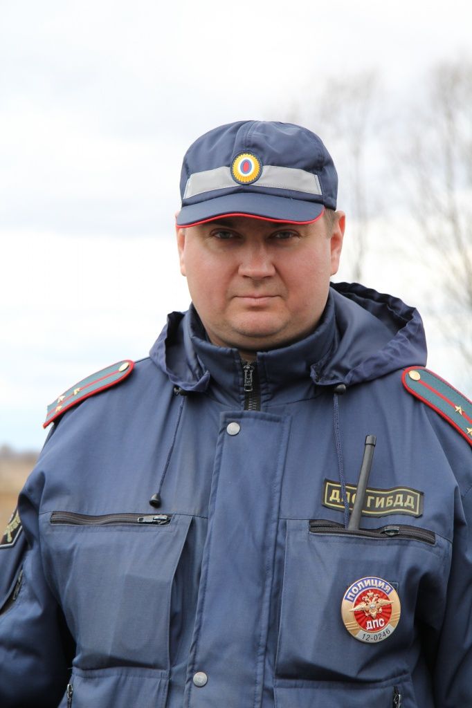 инспектор группы по пропаганде безопасности дорожного движения УГИБДД МВД по Марий Эл Семен НИКОЛАЕВ.