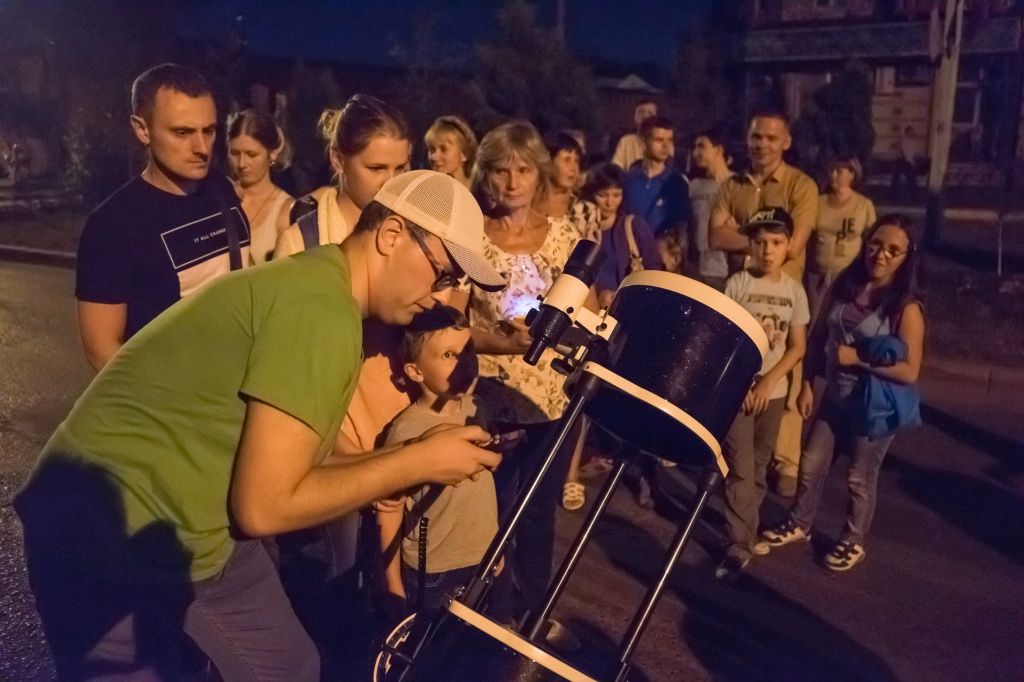 Один из вечером тротуарной астрономии, приуроченный к дню города.jpg