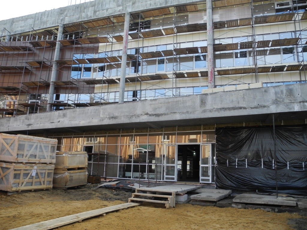 Каркас здания готов. (Фото Натальи Кулишовой).