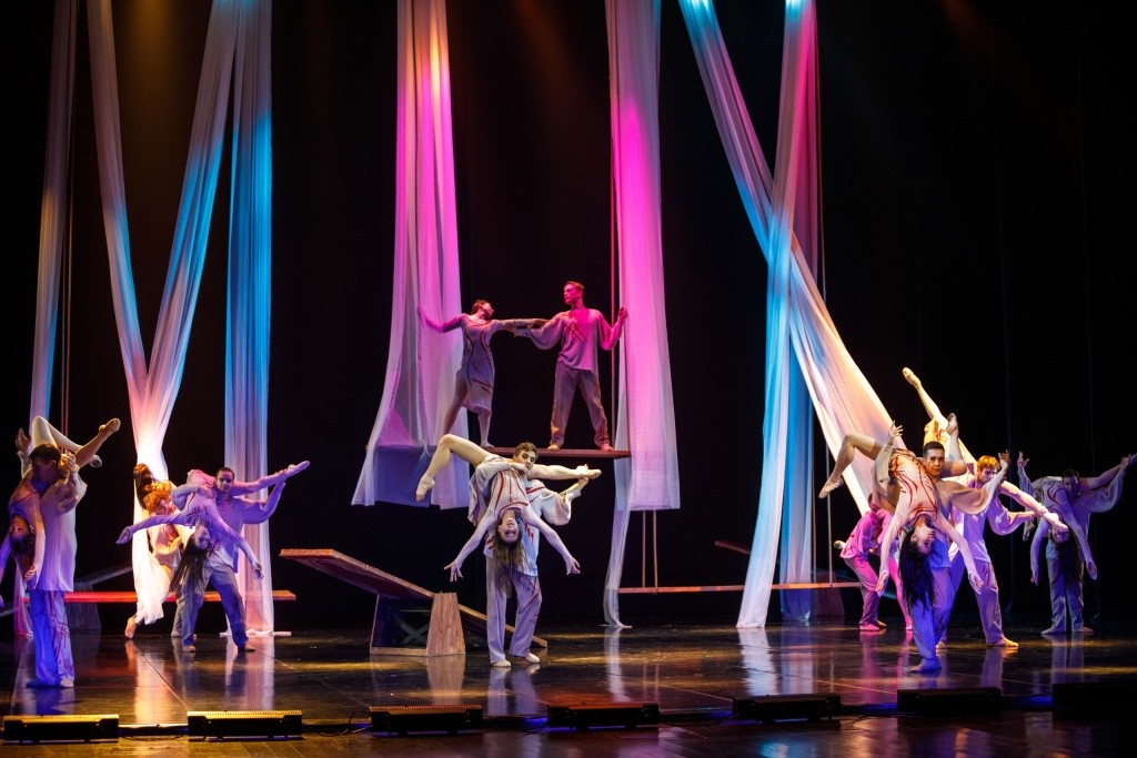 Спектакль получился стильным и концептуальным. Фото Евгения Никифорова.jpg