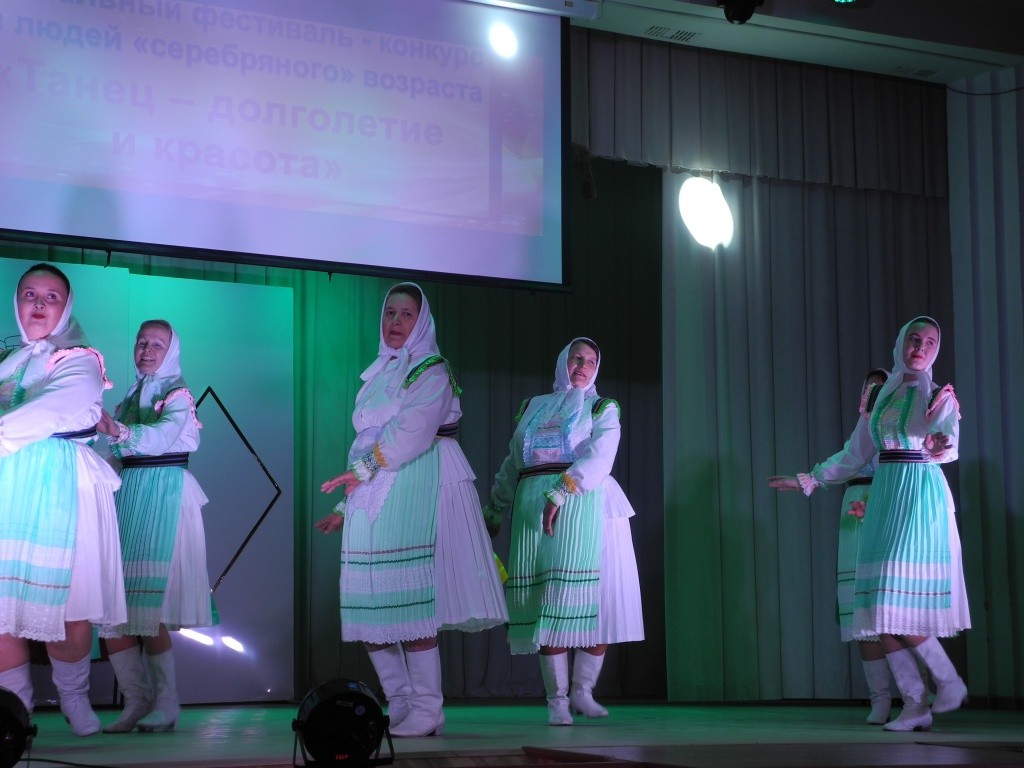 Любимые танцы - народные. (Фото Натальи Кулишовой).