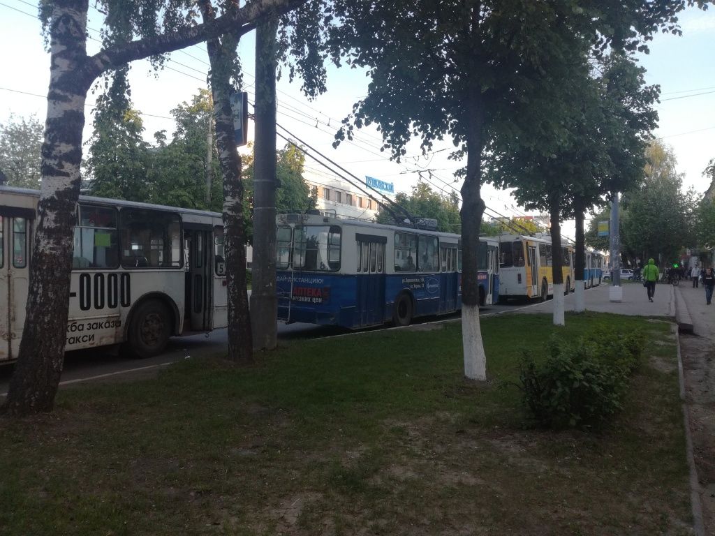 троллейбусы.jpg троллейбусы.jpg