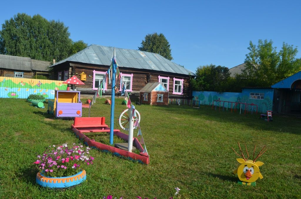 Территория дошкольной группы похожа на сказочную страну.JPG