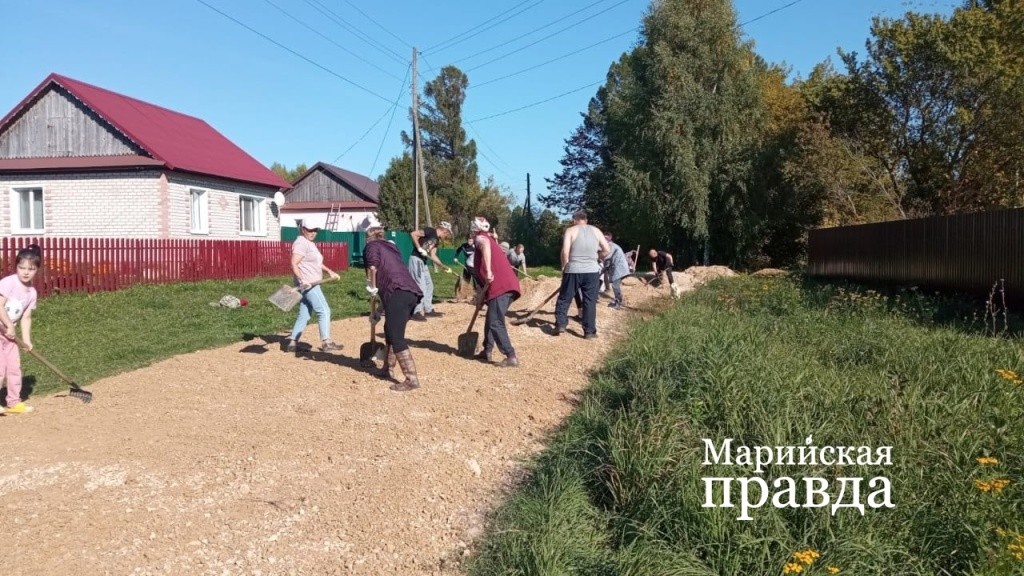 Люди дружно выходят на обустройство дорог в своих деревнях 1.jpg