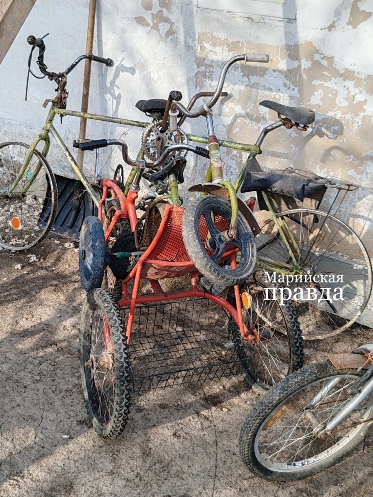 У велогуру добрый десяток велосипедов, не все из них, правда, на ходу. У велогуру добрый десяток велосипедов, не все из них, правда, на ходу 1.jpg