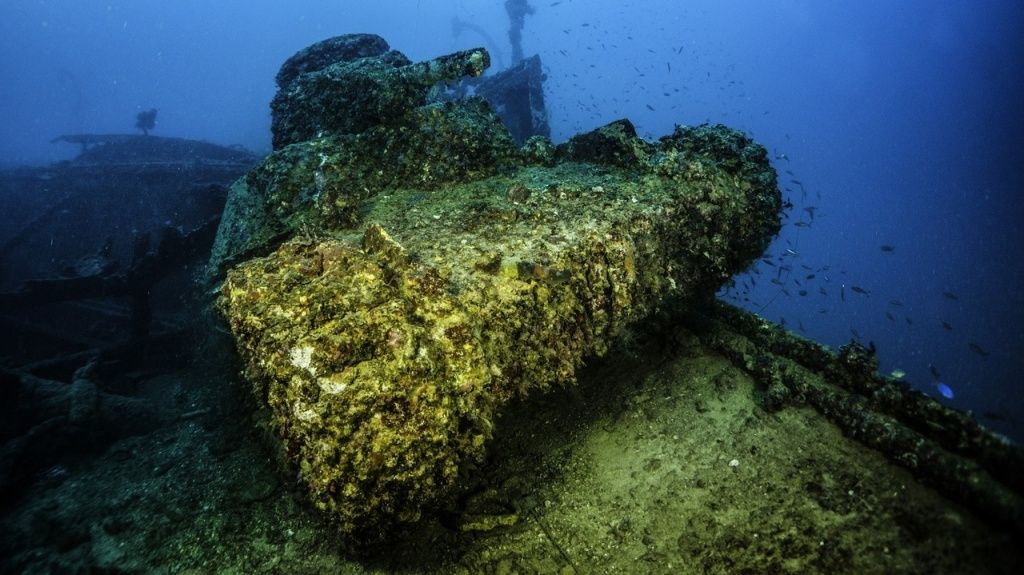 На дне Тихого океана вблизи острова скрыты от людских глаз чудеса военной техники