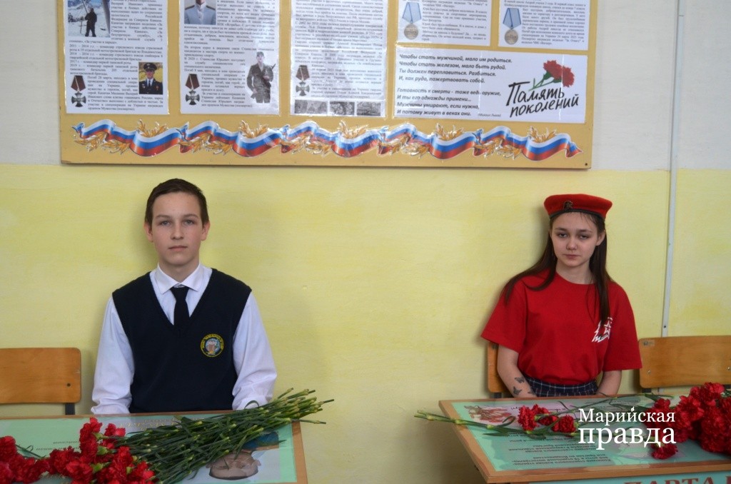 Кристина Шапкина и Иван Градобаев первыми заслужили право сесть за Парту Героя. Кристина Шапкина и Иван Градобаев первыми заслужили право сесть за Парту Героя..jpg