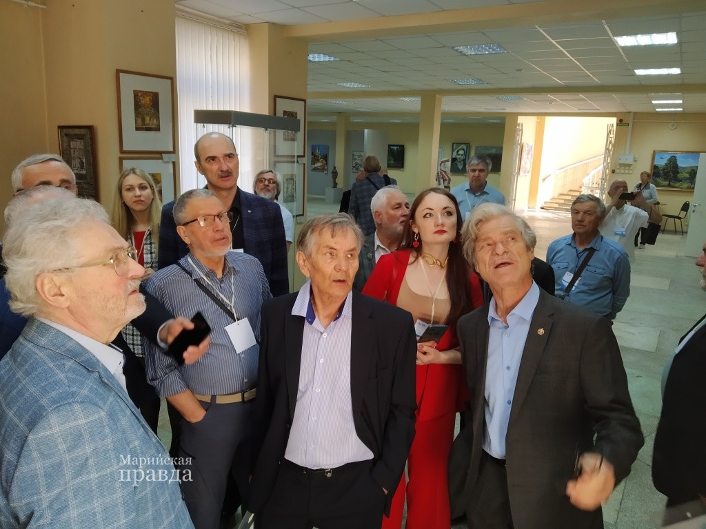 Комиссия по отбору картин на Всероссийскую выставку.jpg